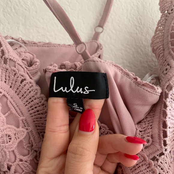 Lulus wedding guest dress! Wore it as a bridesmaid - very flattering fit - Picture 4 of 5